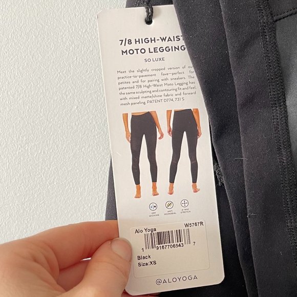 ✨ NWT 7/8 Length Black Moto Leggings | ALO Yoga - Picture 4 of 4